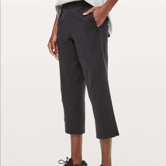 lululemon athletica Pants - 👖LULULEMON Light Strides Capris Sz 8